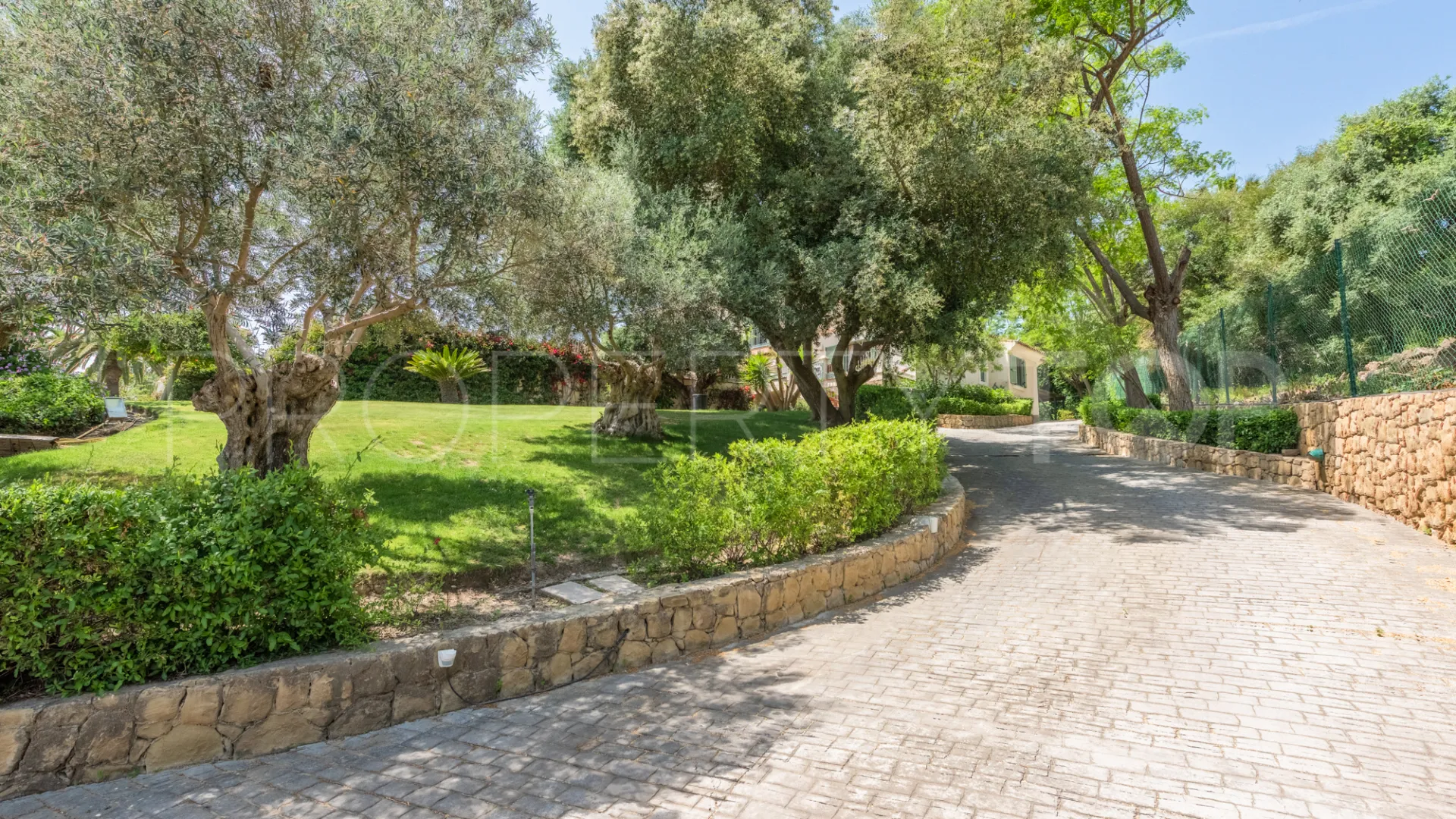 For sale villa with 9 bedrooms in Zona F