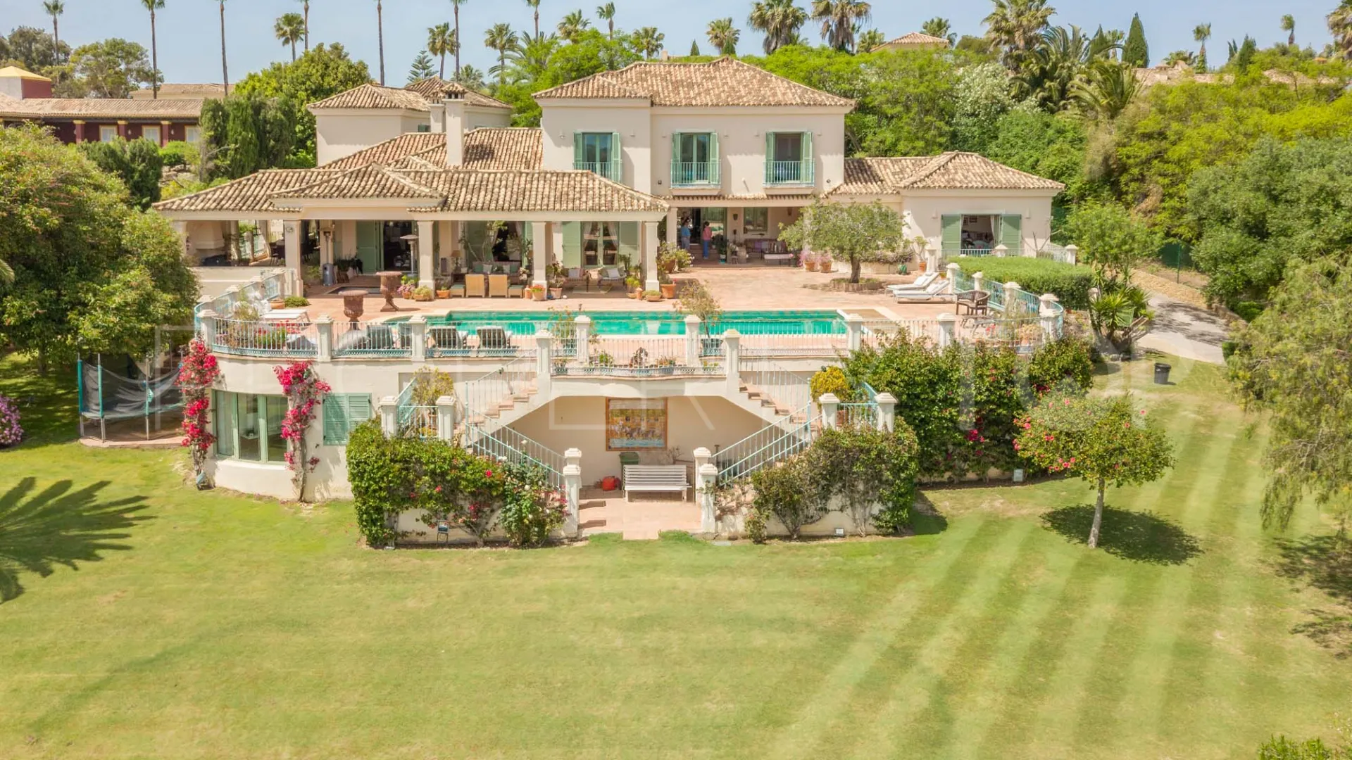 For sale villa with 9 bedrooms in Zona F