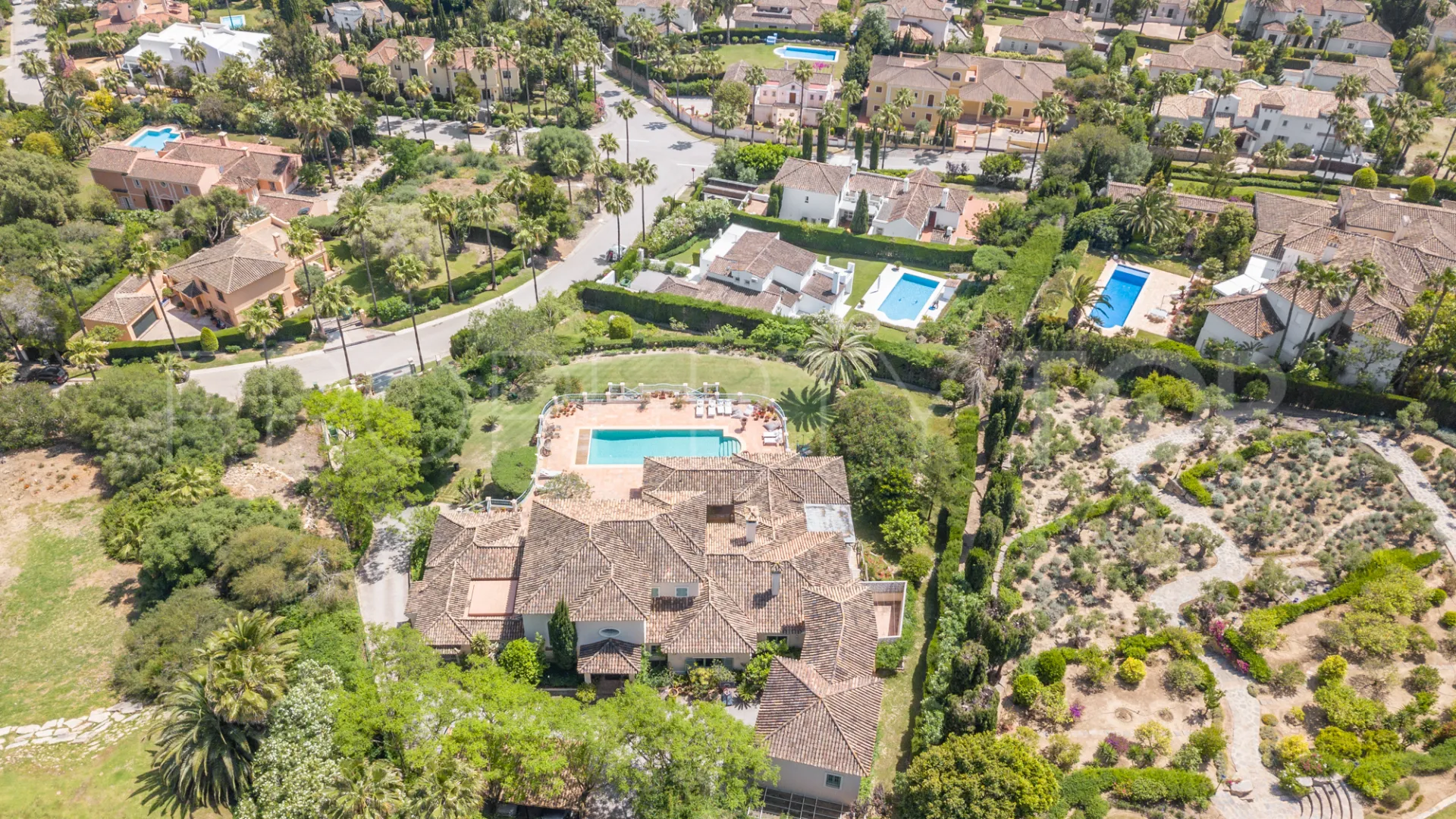 For sale villa with 9 bedrooms in Zona F