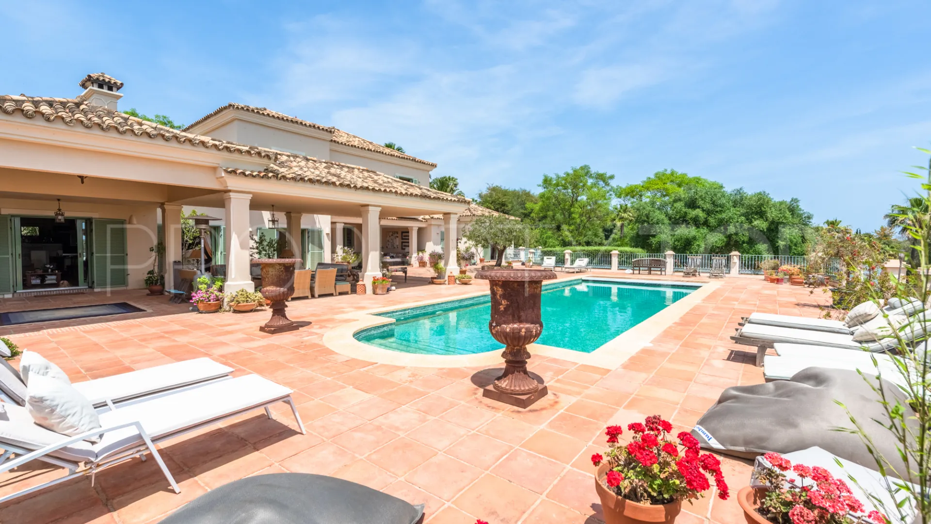 For sale villa with 9 bedrooms in Zona F