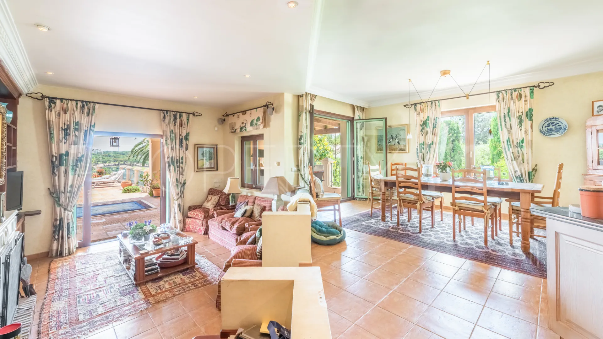 For sale villa with 9 bedrooms in Zona F