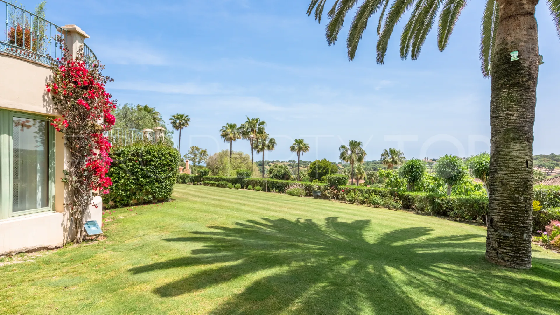 For sale villa with 9 bedrooms in Zona F