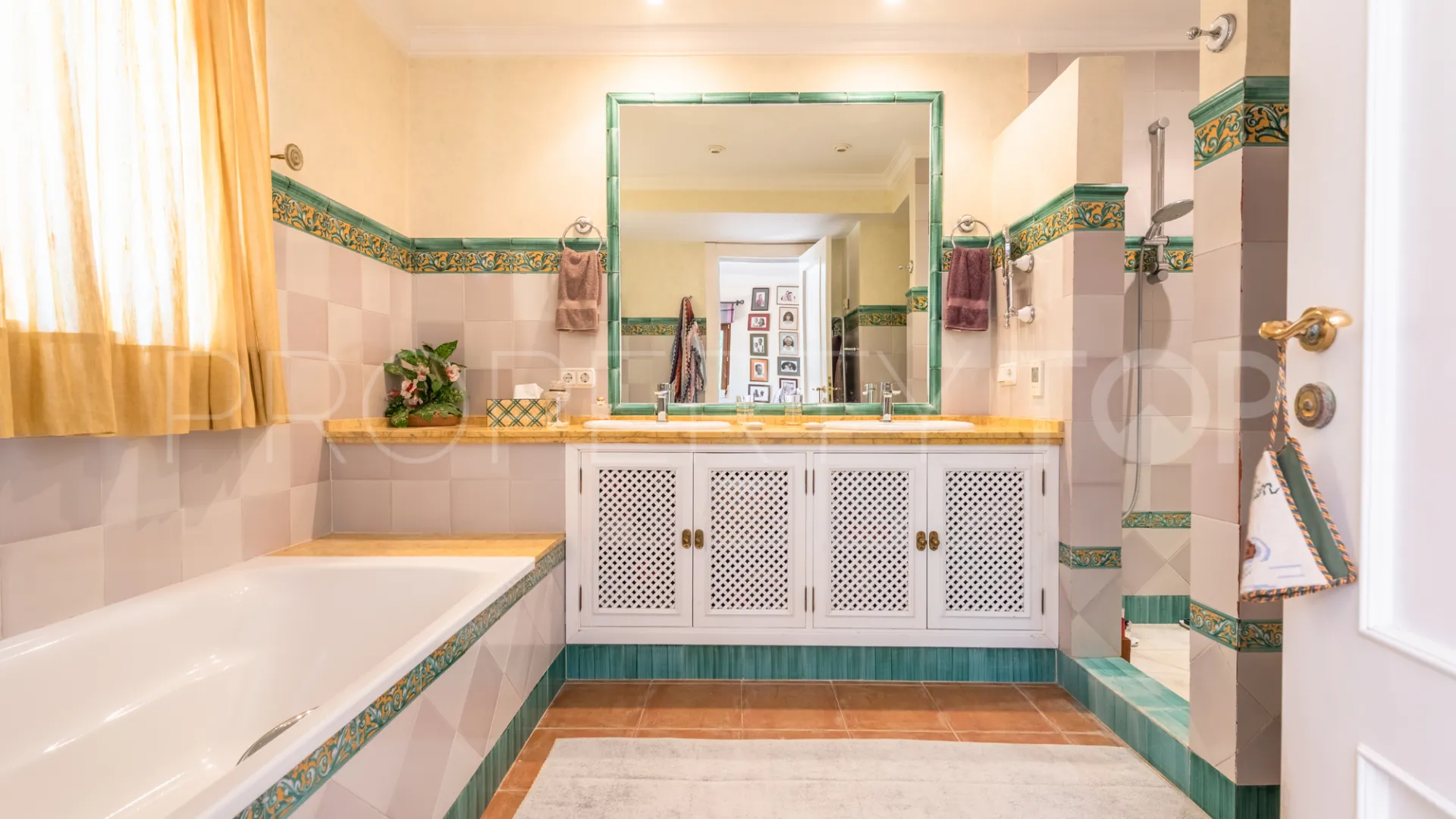 For sale villa with 9 bedrooms in Zona F