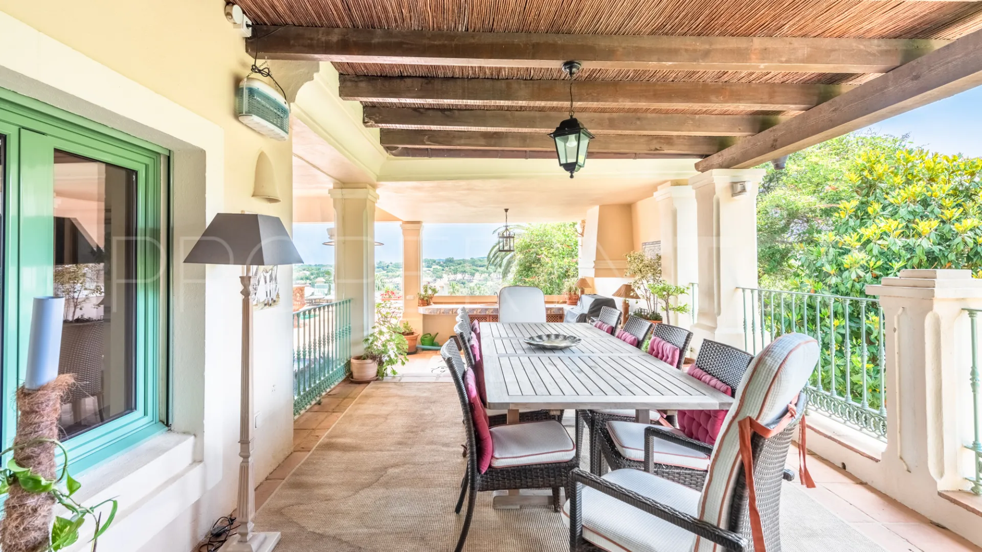 For sale villa with 9 bedrooms in Zona F