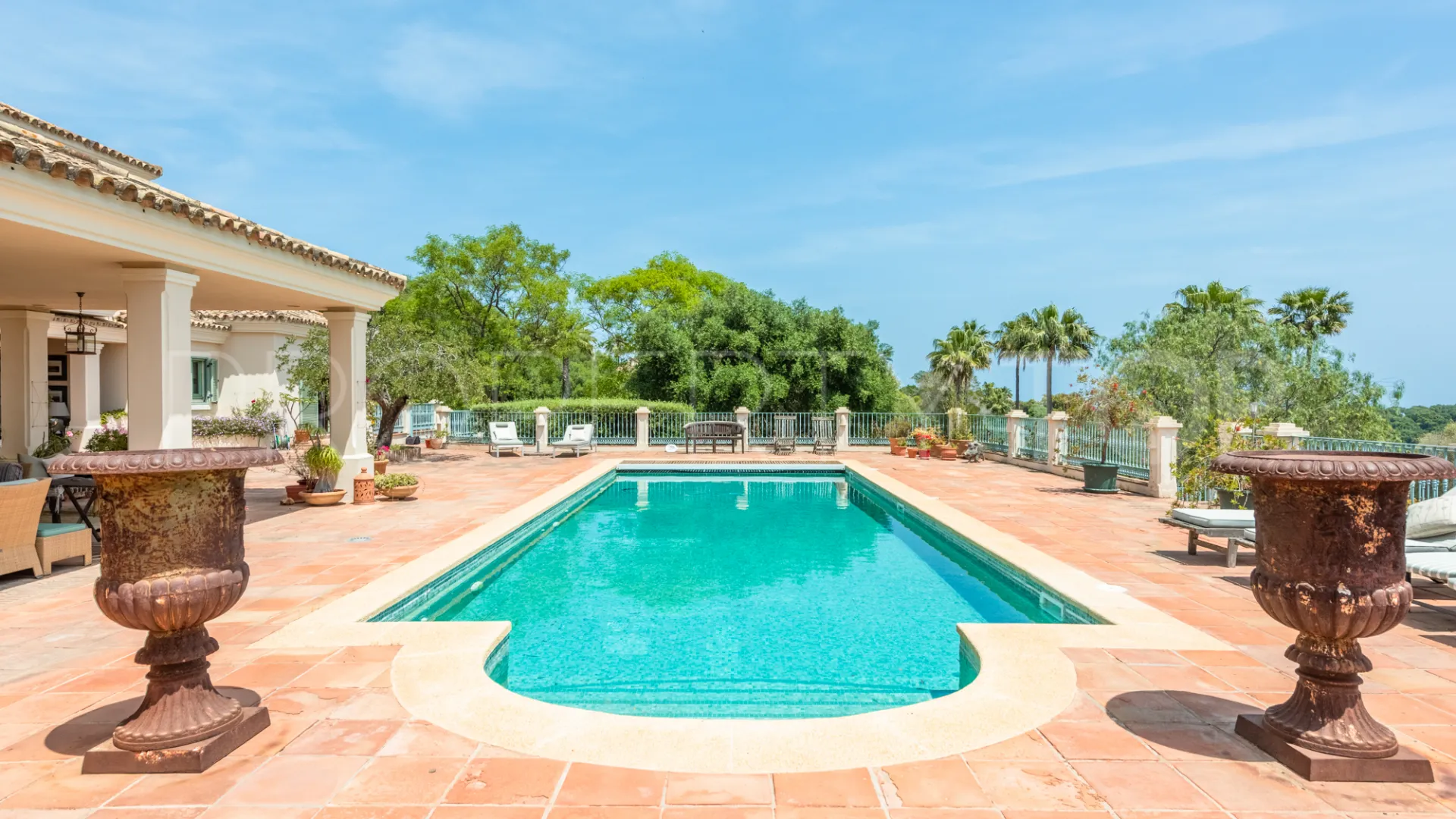 For sale villa with 9 bedrooms in Zona F
