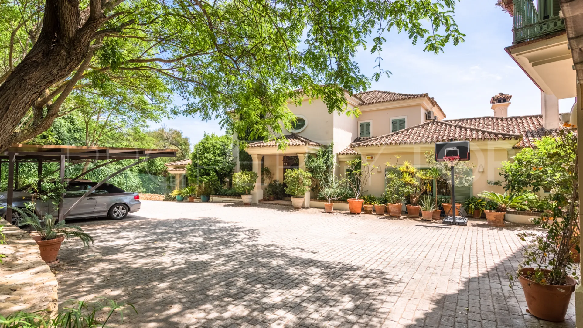 For sale villa with 9 bedrooms in Zona F