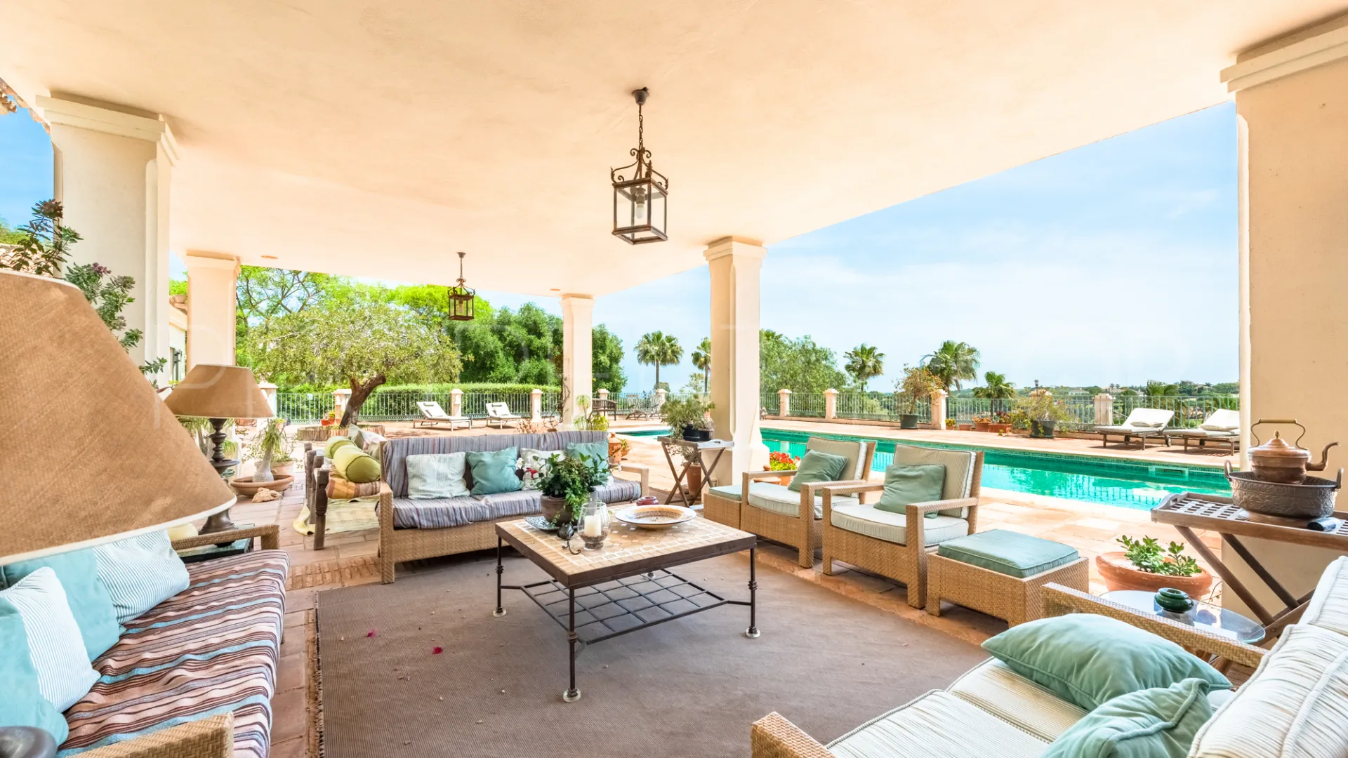 For sale villa with 9 bedrooms in Zona F