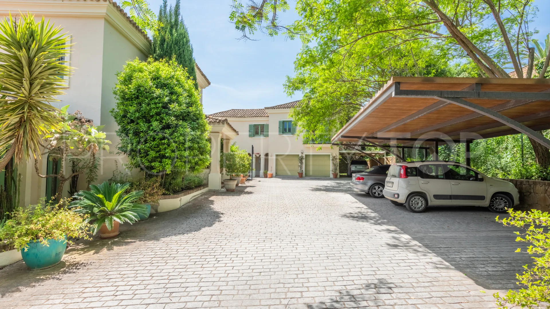For sale villa with 9 bedrooms in Zona F