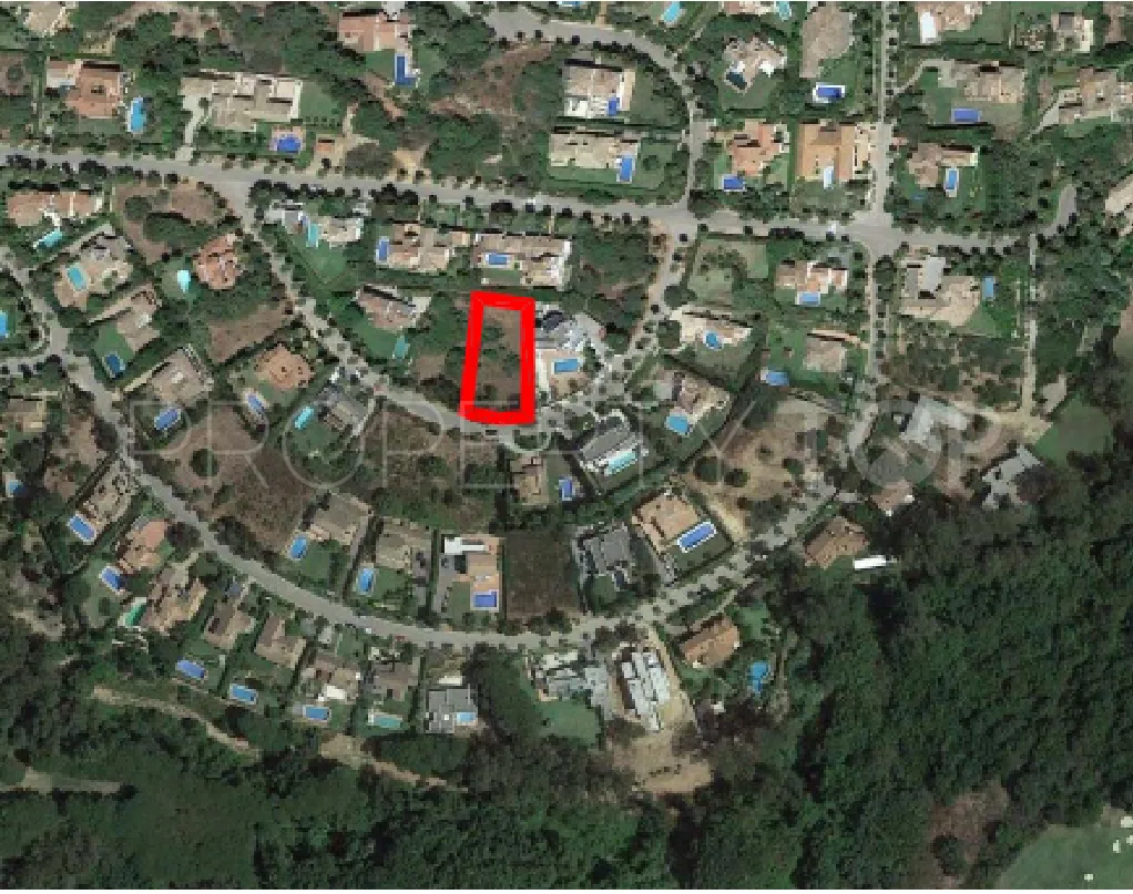 For sale plot in Zona F