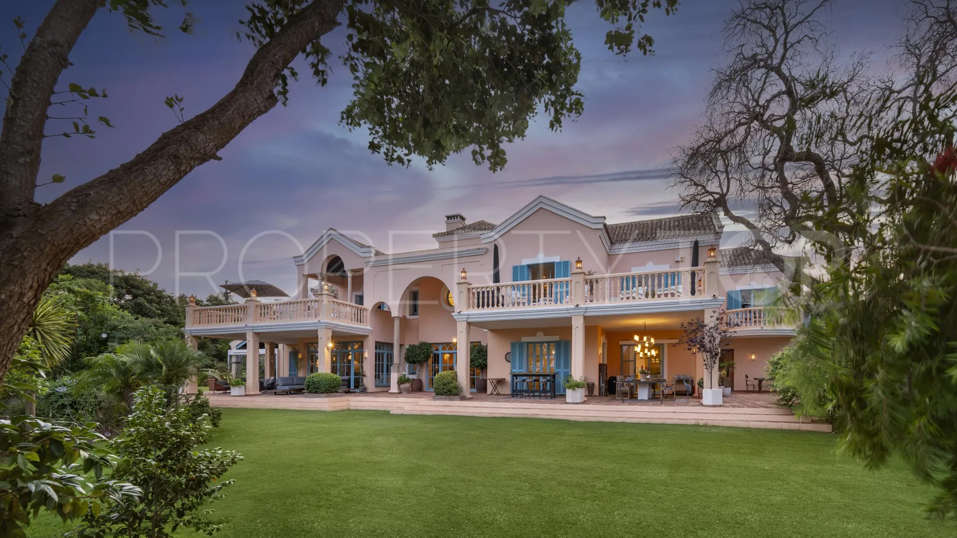 Villa en venta con 6 dormitorios en San Roque Club