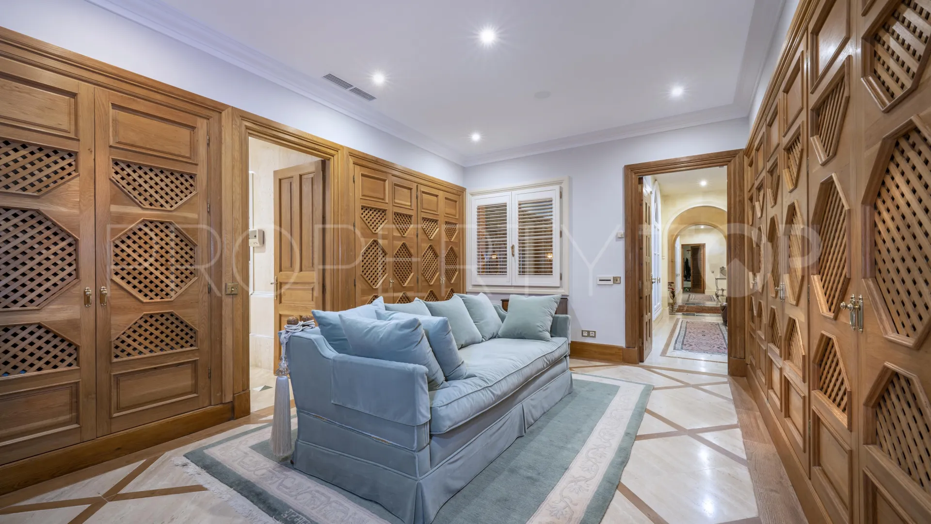 Villa en venta con 6 dormitorios en San Roque Club
