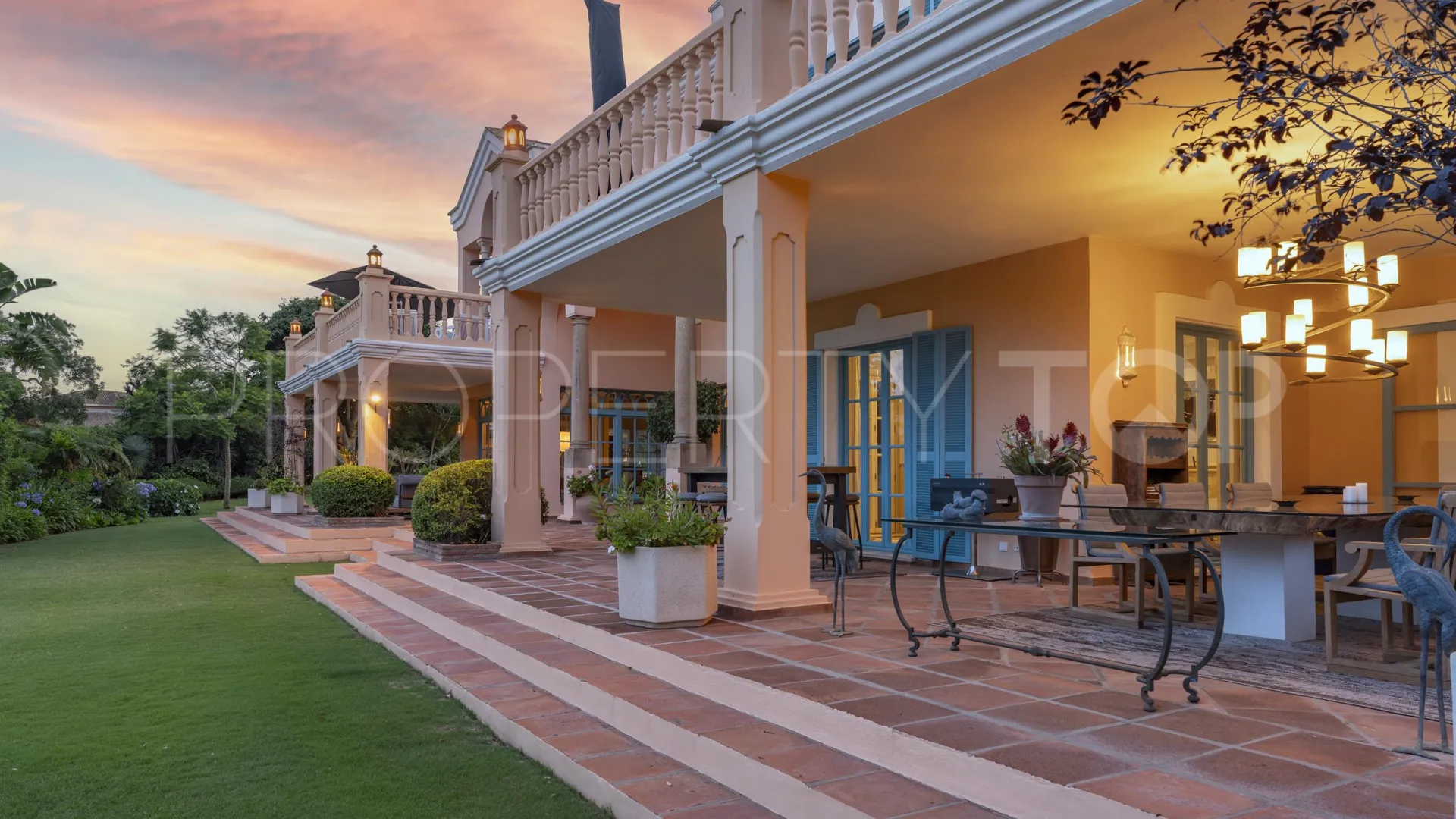 Villa en venta con 6 dormitorios en San Roque Club