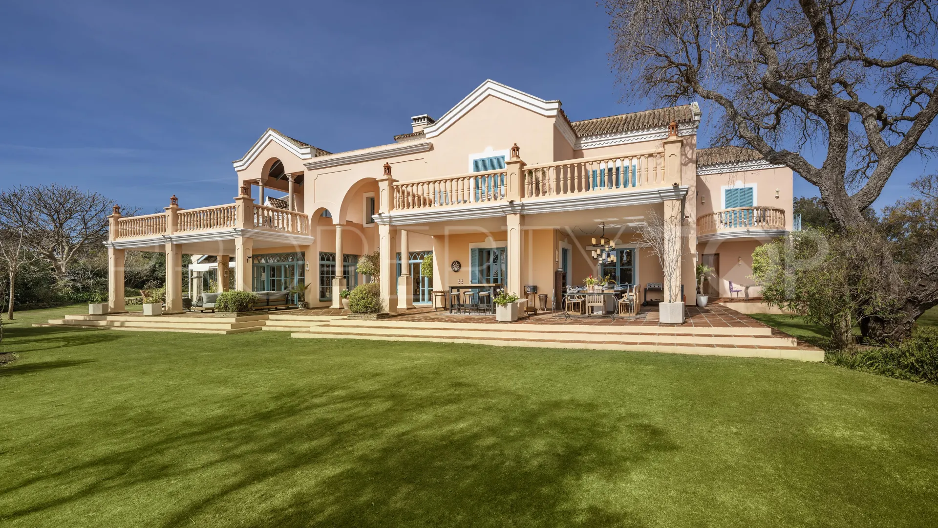 Villa en venta con 6 dormitorios en San Roque Club
