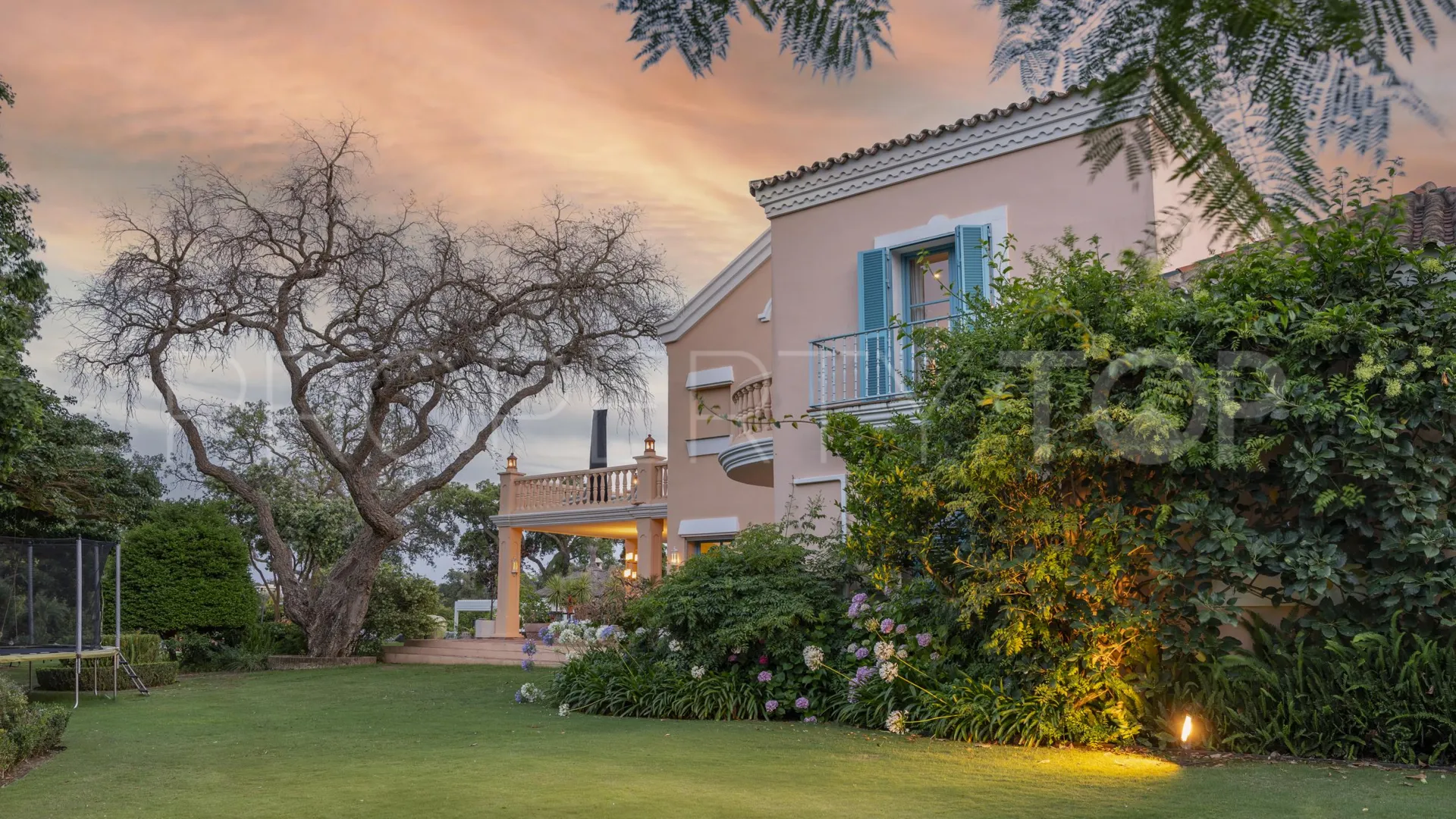 Villa en venta con 6 dormitorios en San Roque Club