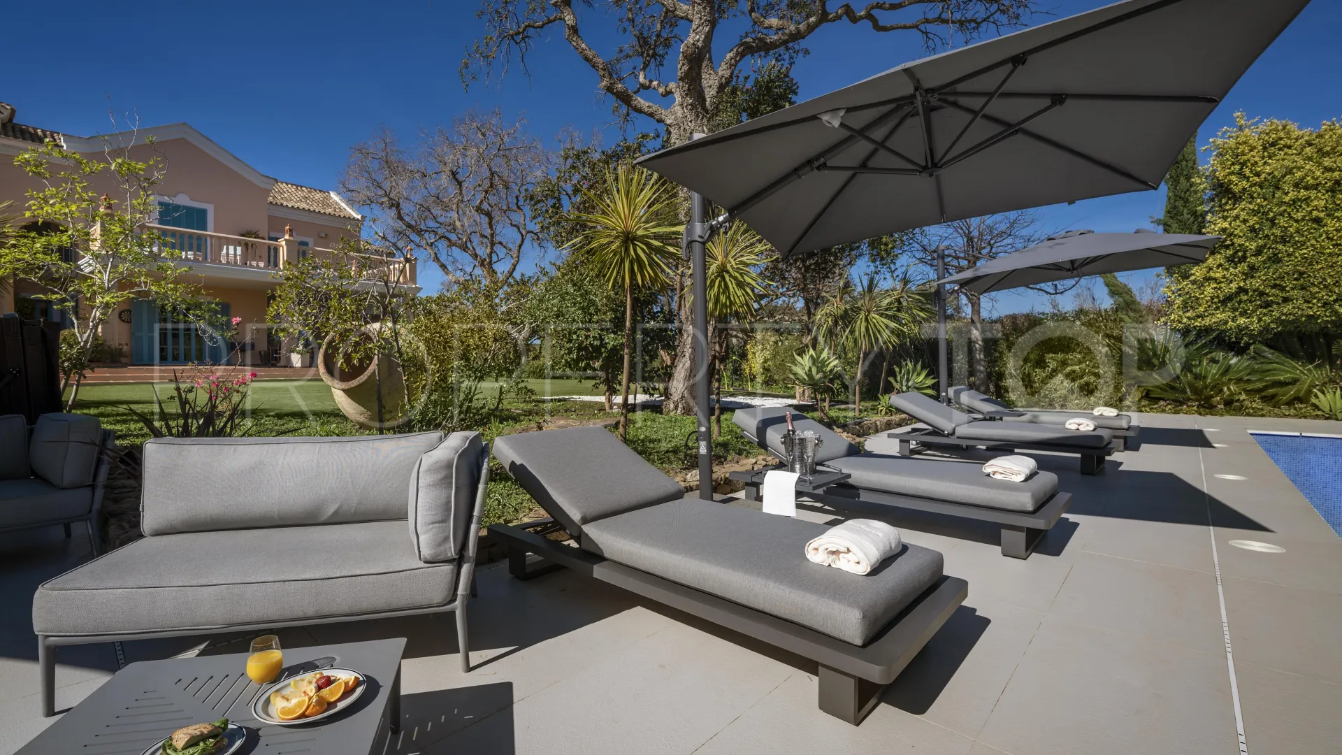 Villa en venta con 6 dormitorios en San Roque Club