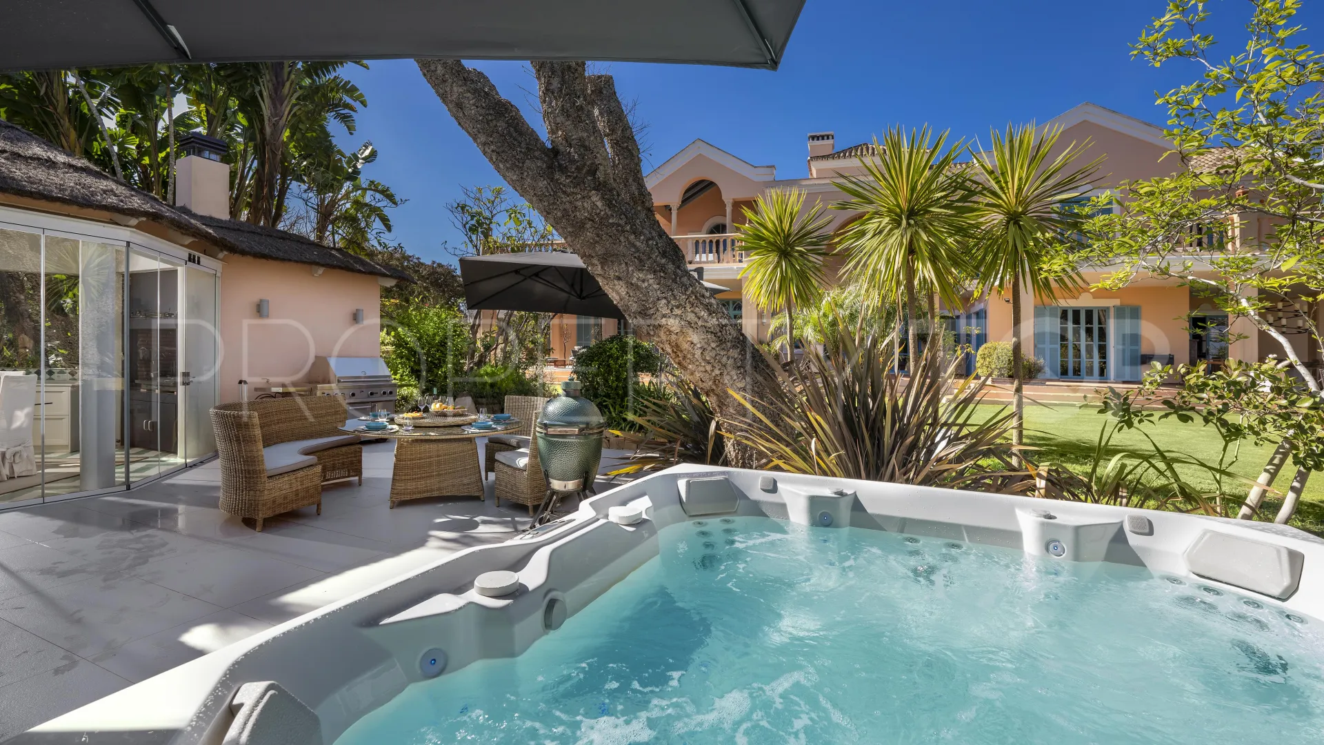Villa en venta con 6 dormitorios en San Roque Club