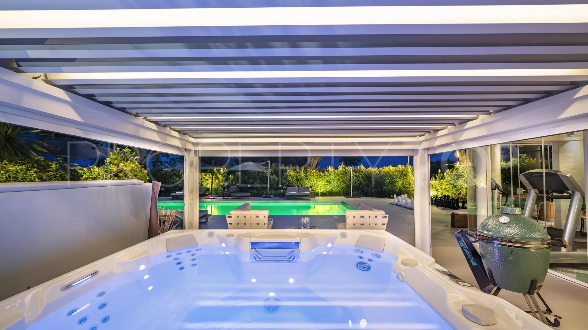 Villa en venta con 6 dormitorios en San Roque Club
