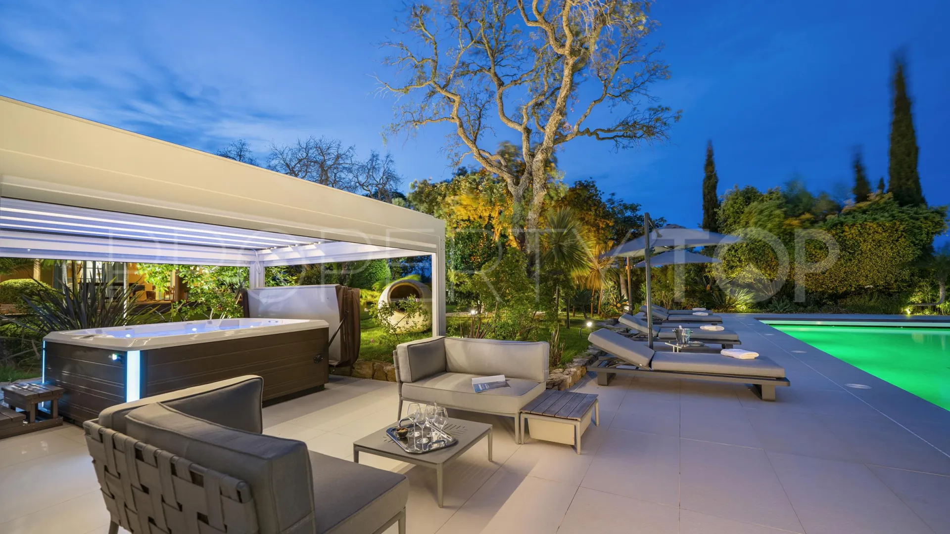 Villa en venta con 6 dormitorios en San Roque Club