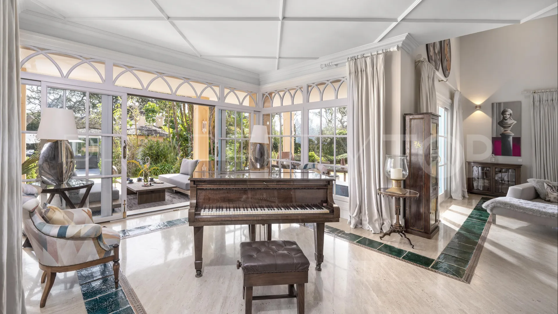 Villa en venta con 6 dormitorios en San Roque Club