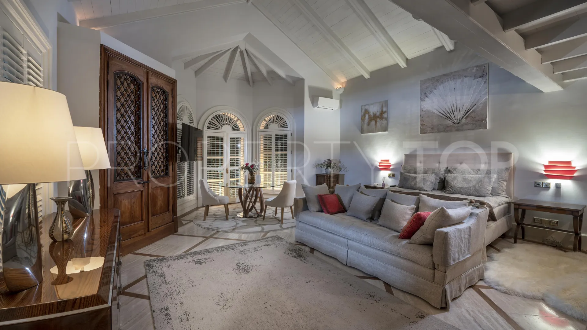 Villa en venta con 6 dormitorios en San Roque Club