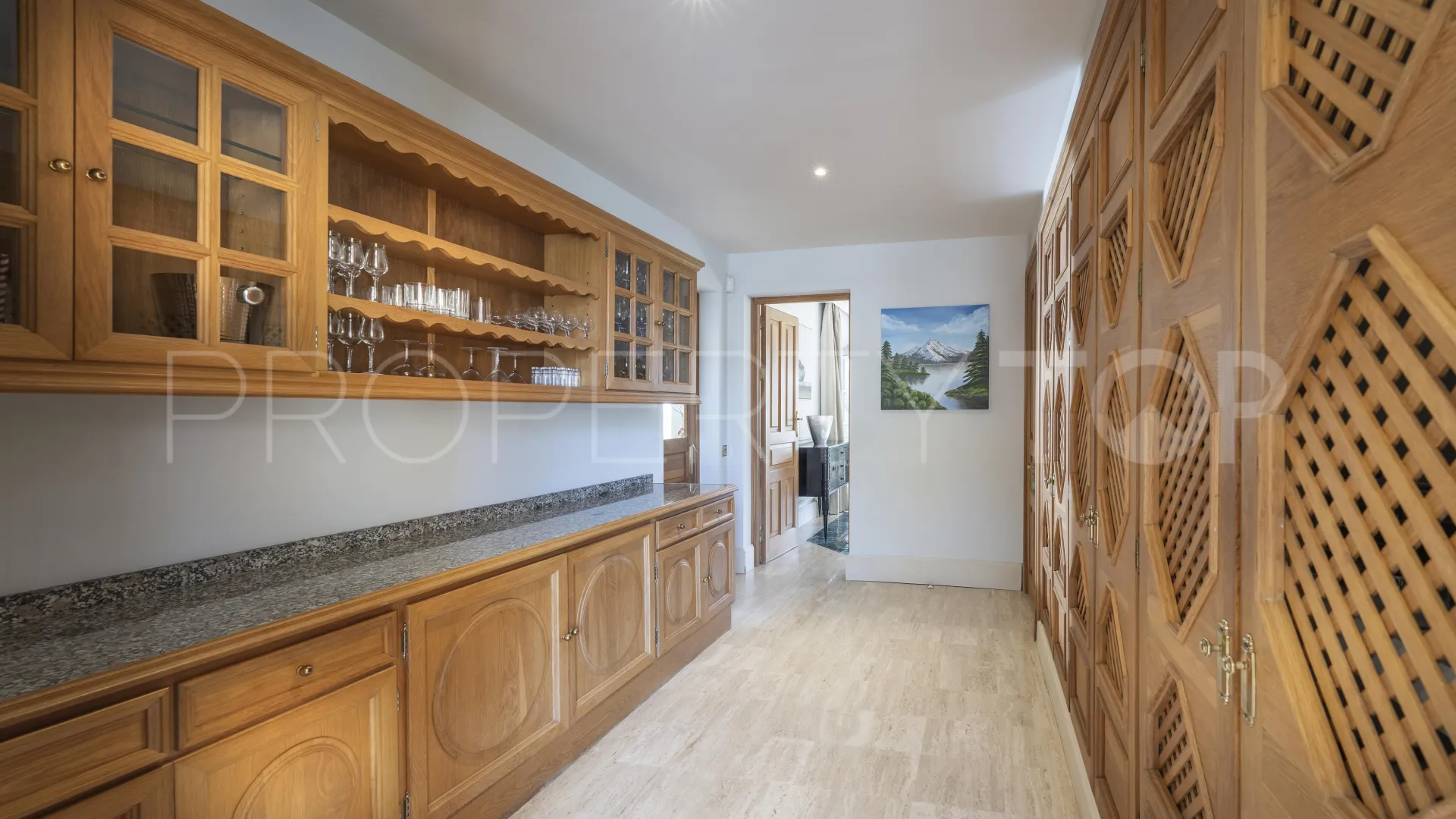 Villa en venta con 6 dormitorios en San Roque Club