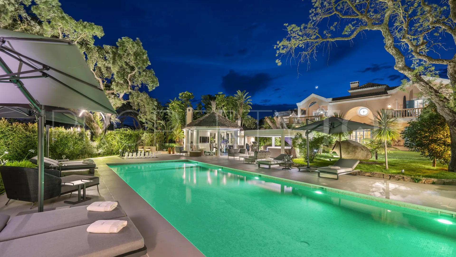 Villa en venta con 6 dormitorios en San Roque Club