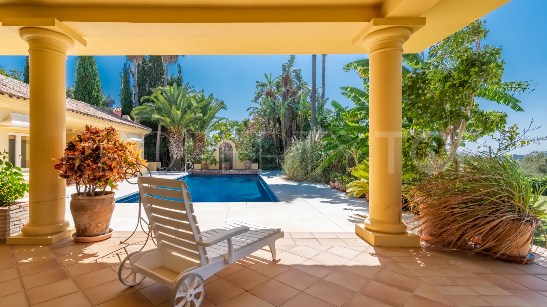 Villa for sale in Zona F with 5 bedrooms