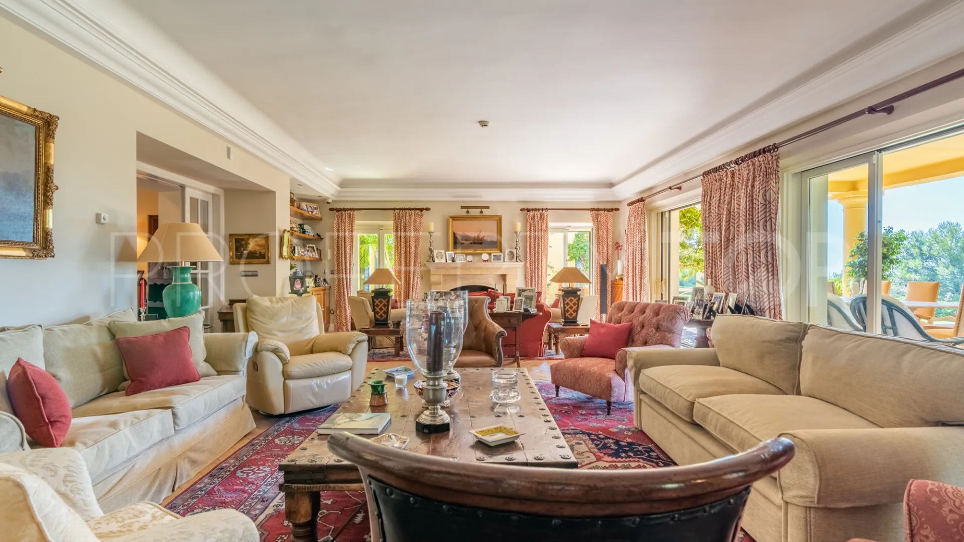 Villa for sale in Zona F with 5 bedrooms
