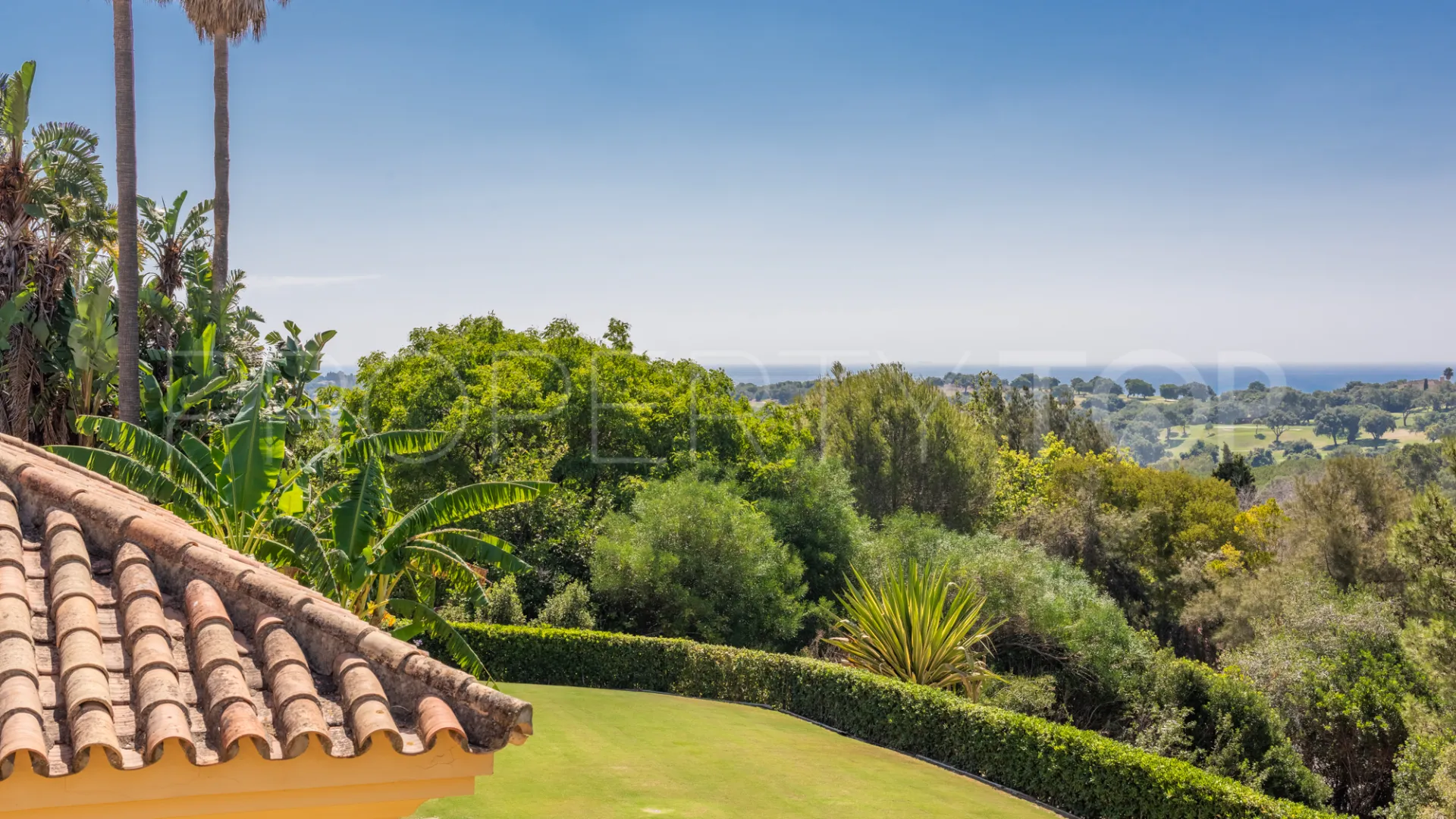 Villa for sale in Zona F with 5 bedrooms