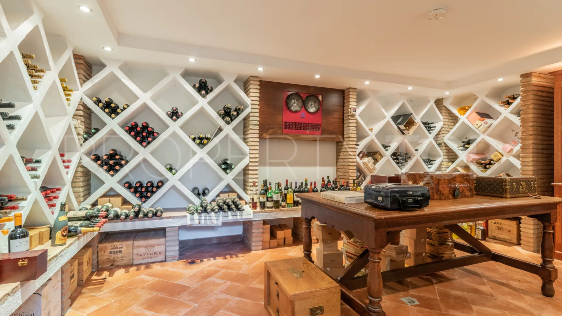 Villa for sale in Zona F with 5 bedrooms
