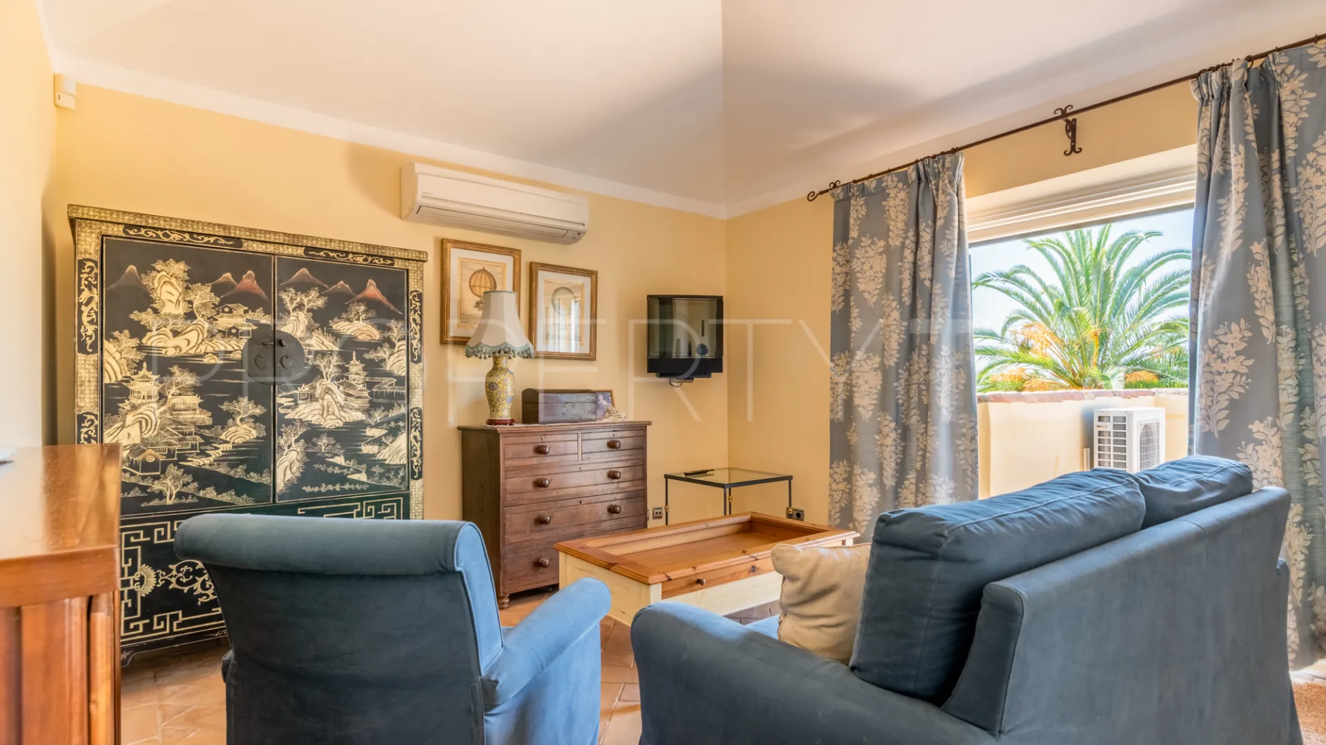 Villa for sale in Zona F with 5 bedrooms