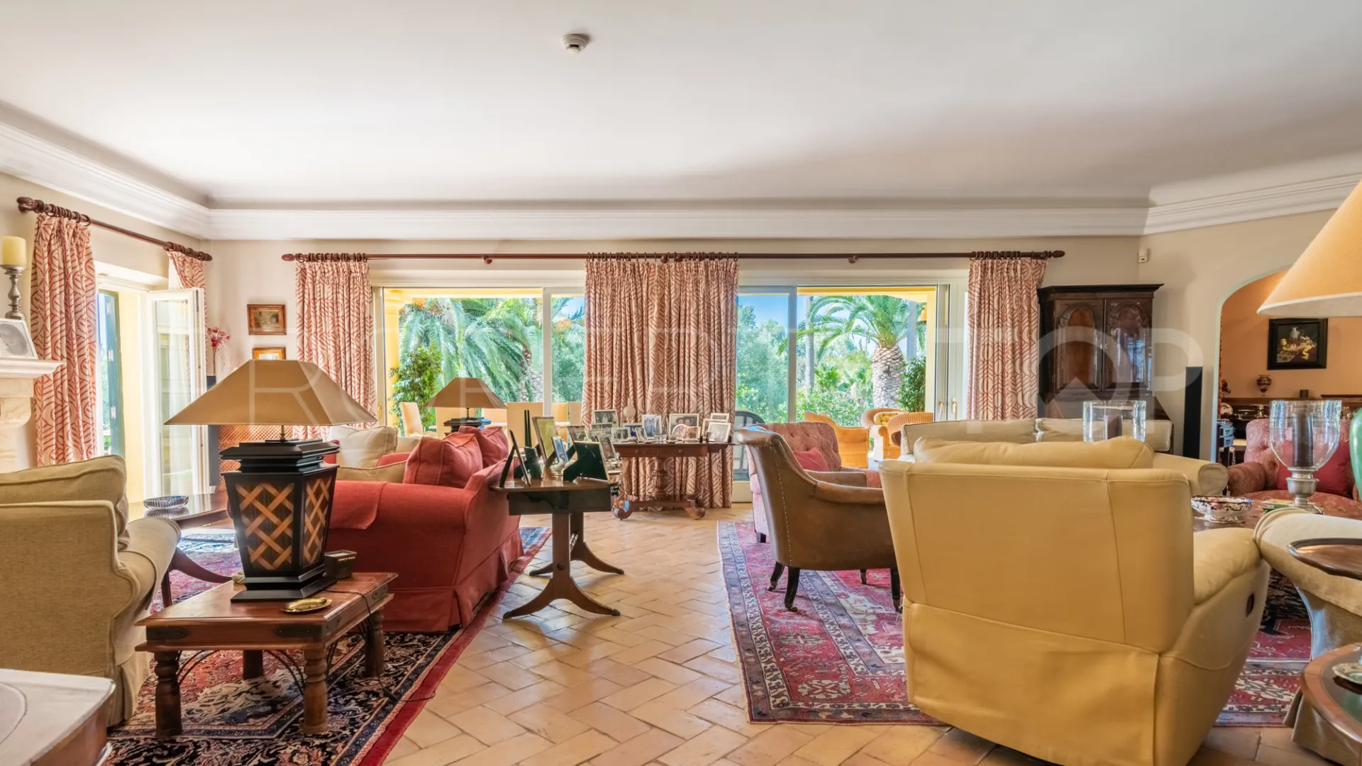 Villa for sale in Zona F with 5 bedrooms