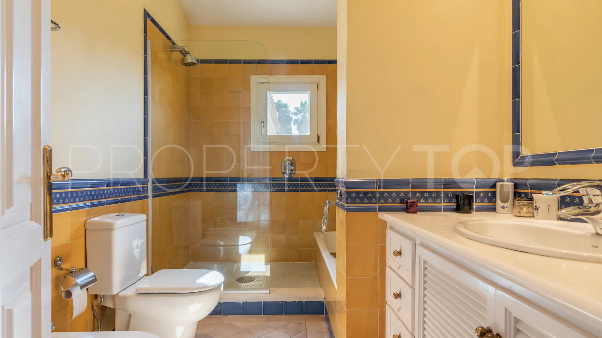 Villa for sale in Zona F with 5 bedrooms