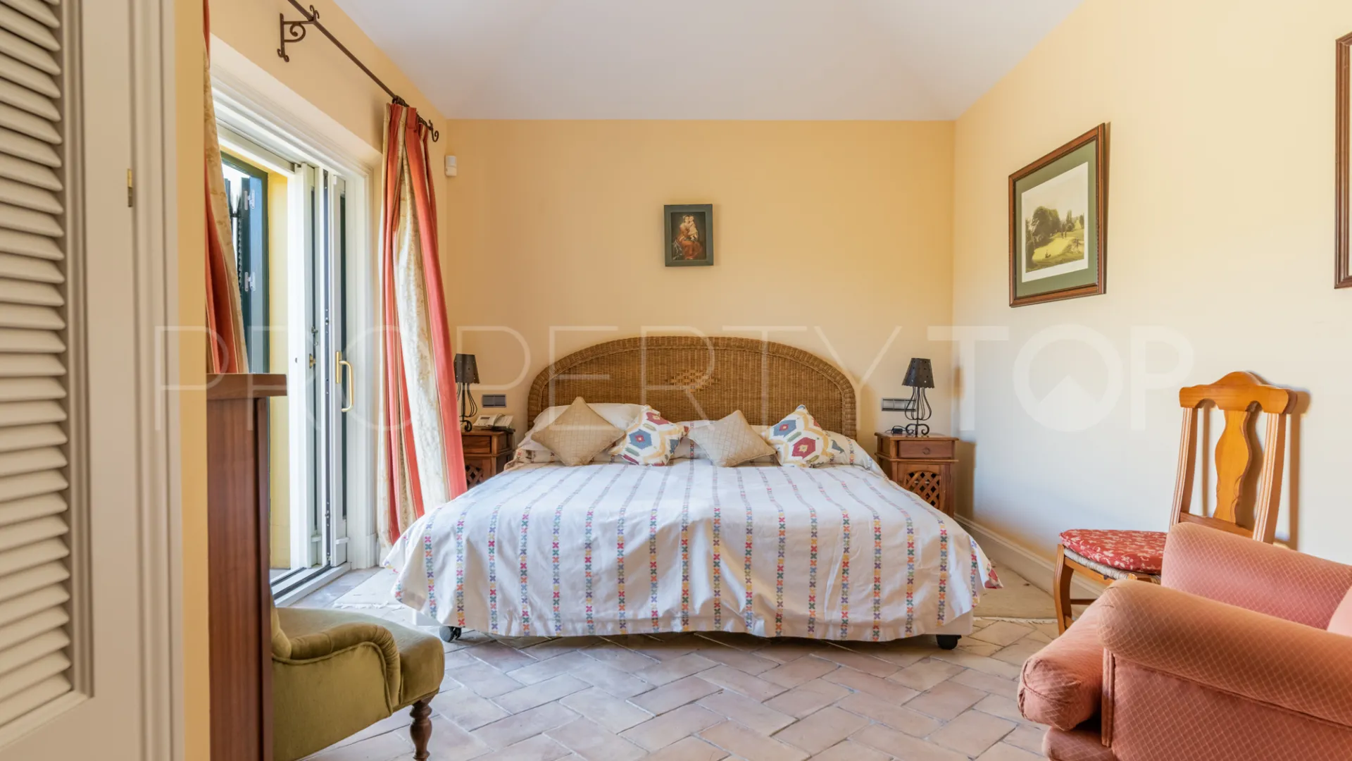 Villa for sale in Zona F with 5 bedrooms