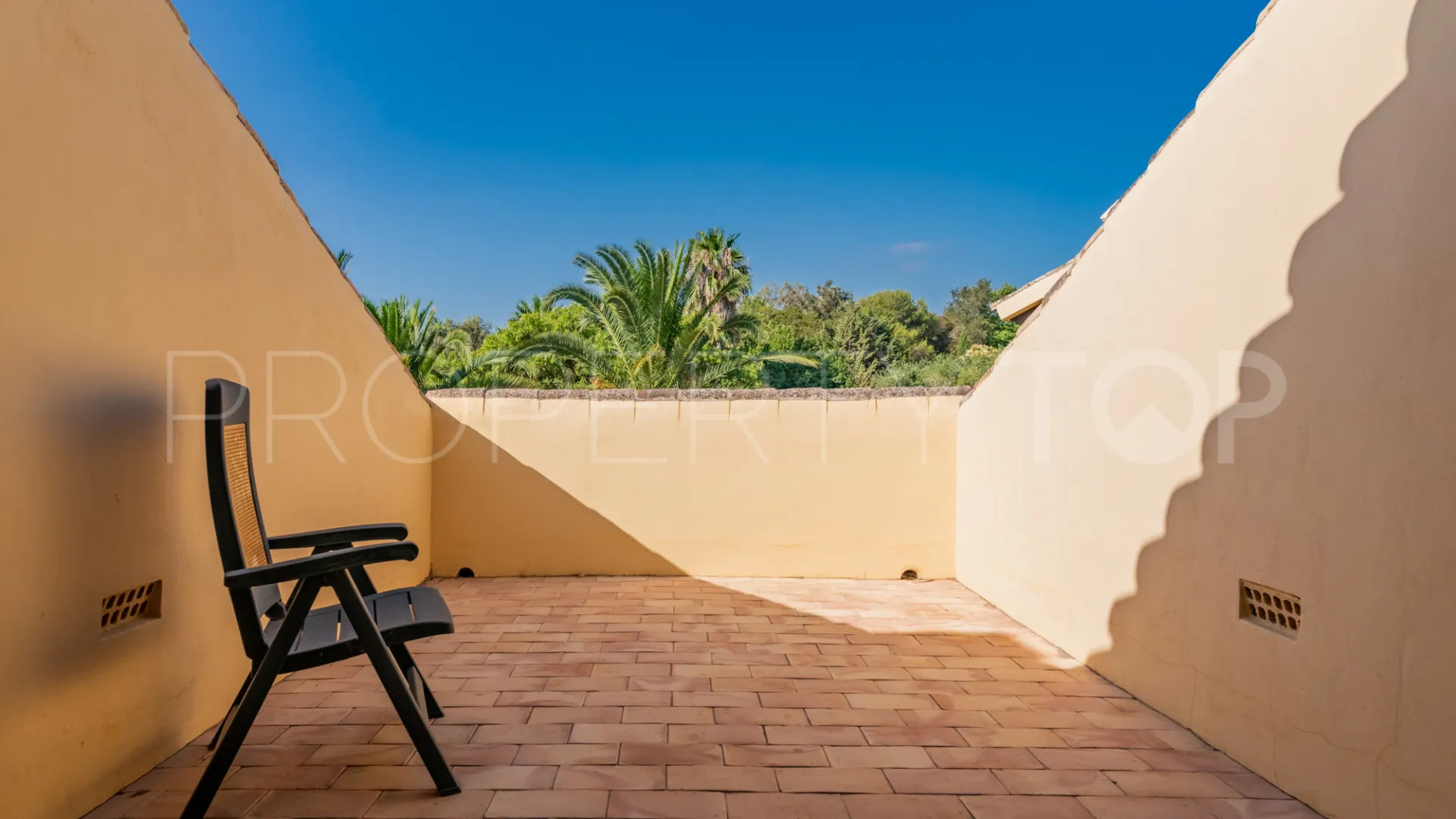 Villa for sale in Zona F with 5 bedrooms