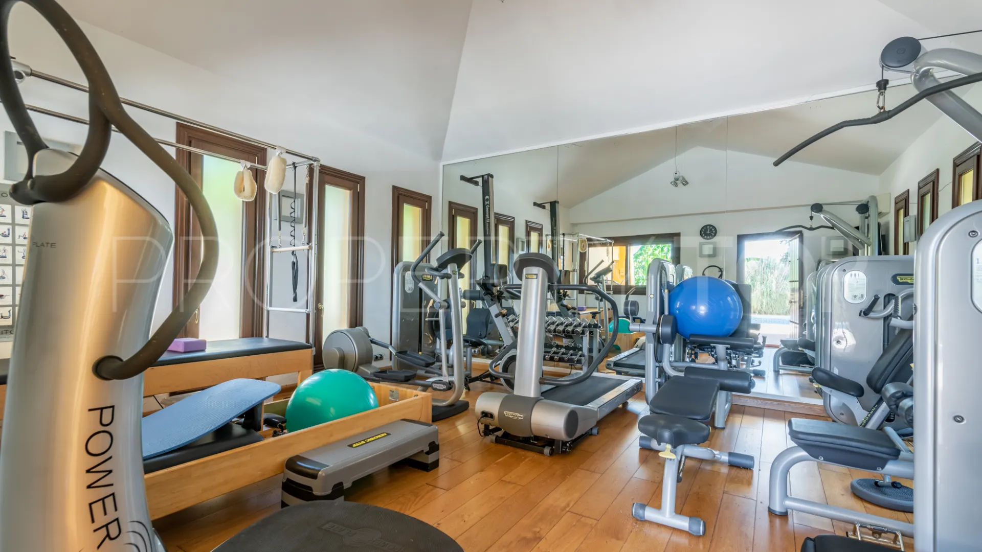 Villa for sale in Zona F with 5 bedrooms