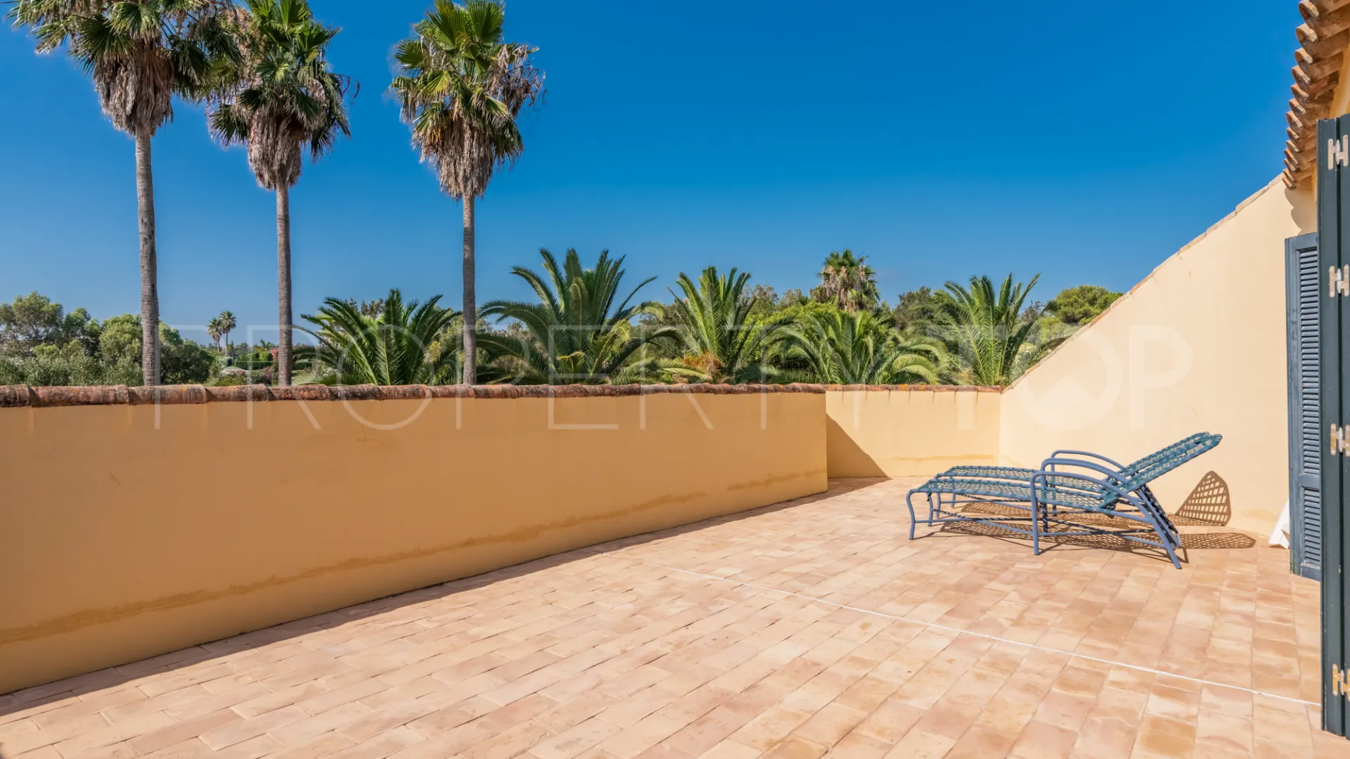 Villa for sale in Zona F with 5 bedrooms