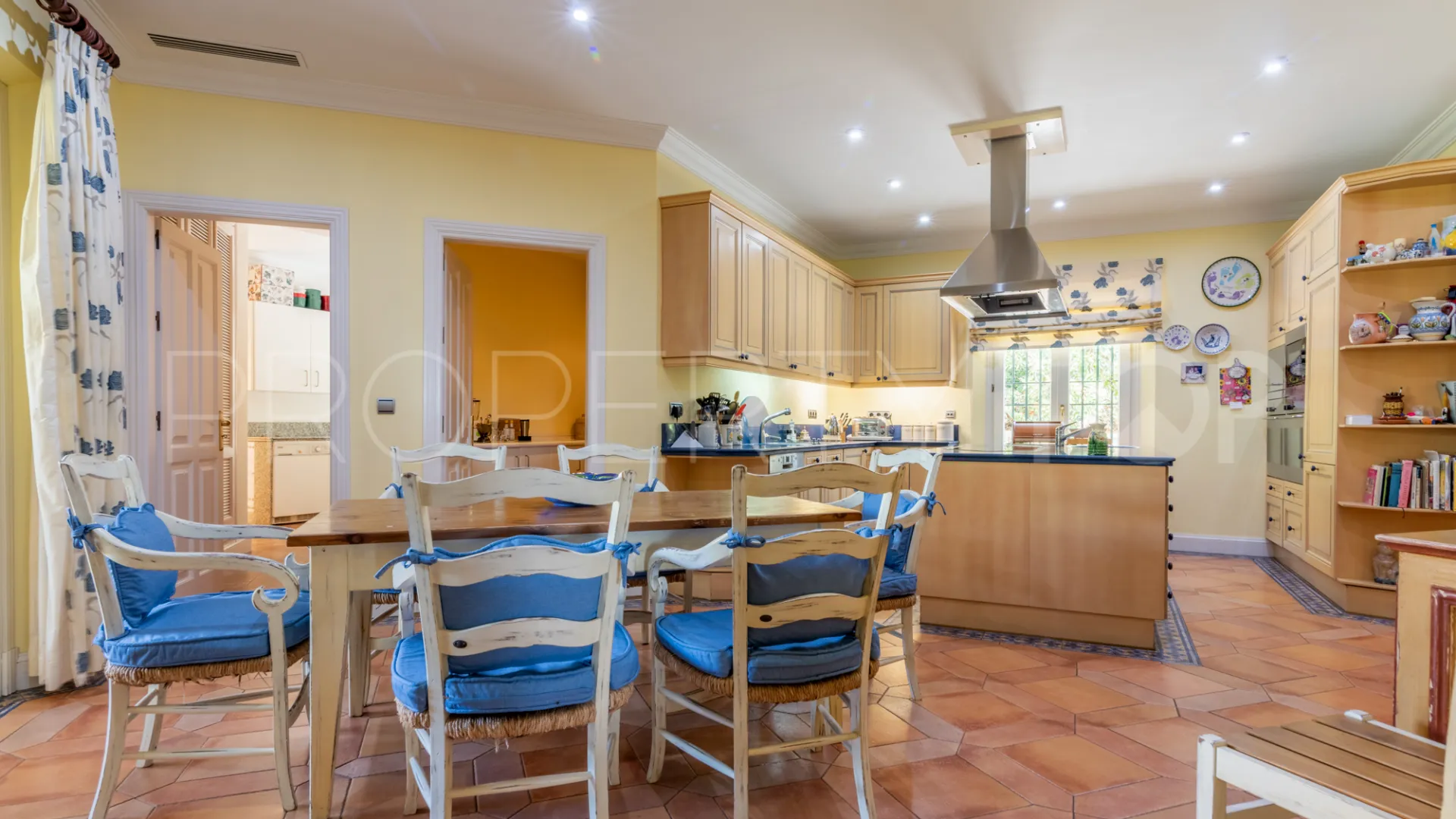 Villa for sale in Zona F with 5 bedrooms