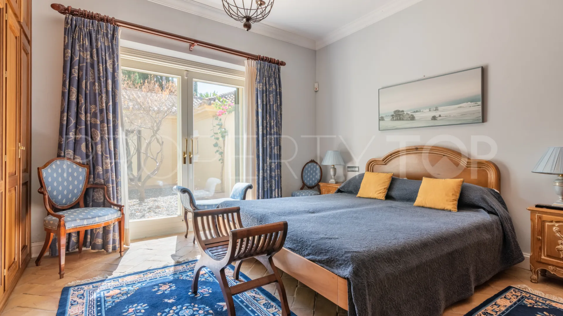 Villa for sale in Zona F with 5 bedrooms