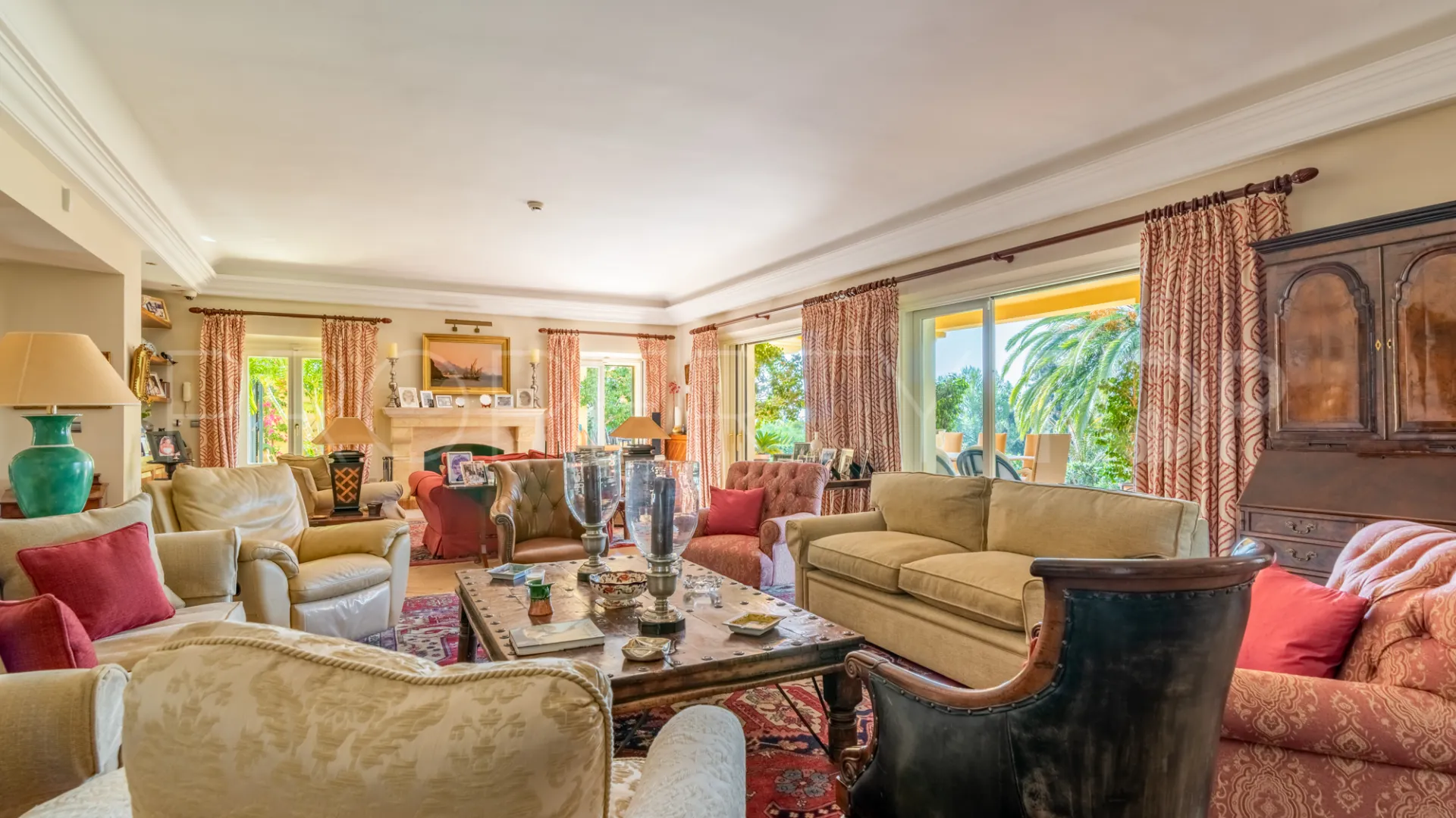 Villa for sale in Zona F with 5 bedrooms