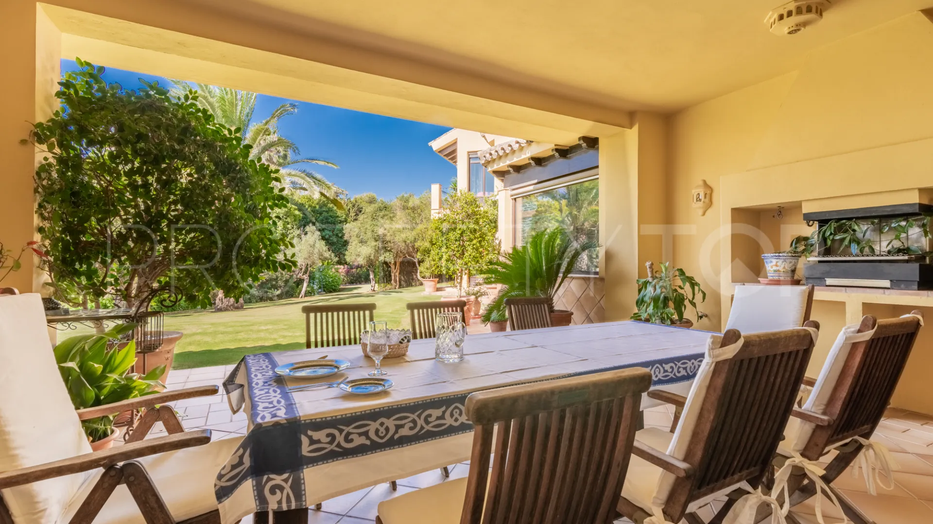 Villa for sale in Zona F with 5 bedrooms