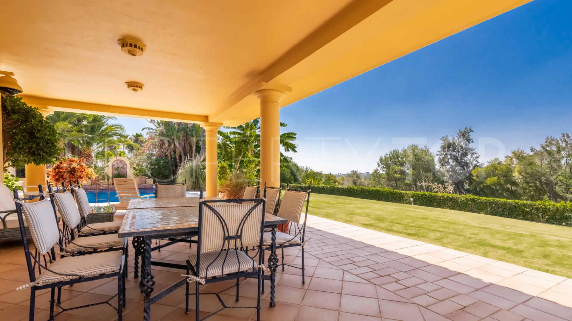 Villa for sale in Zona F with 5 bedrooms