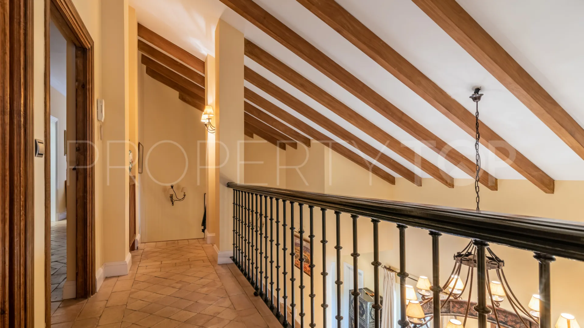 Villa for sale in Zona F with 5 bedrooms