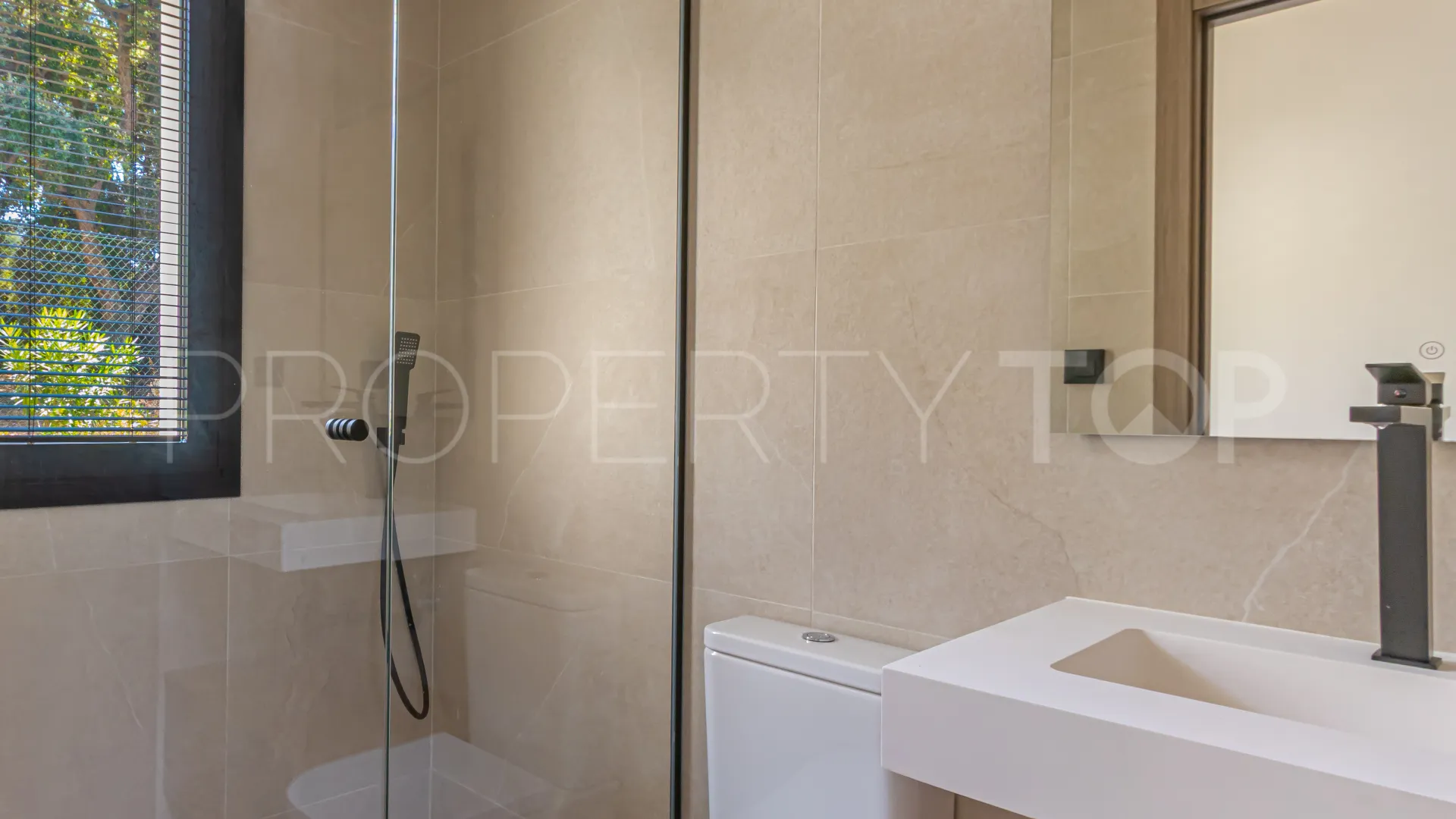 Villa for sale in Zona B with 5 bedrooms