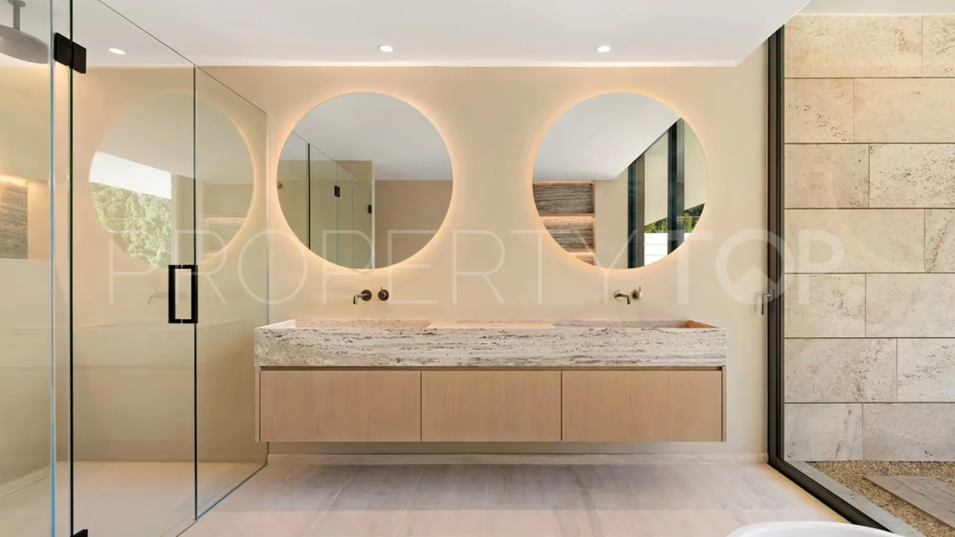 For sale Kings & Queens villa