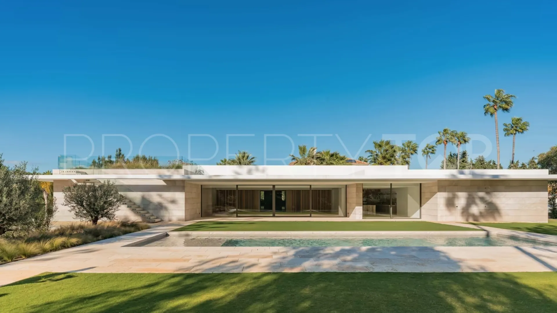 For sale Kings & Queens villa