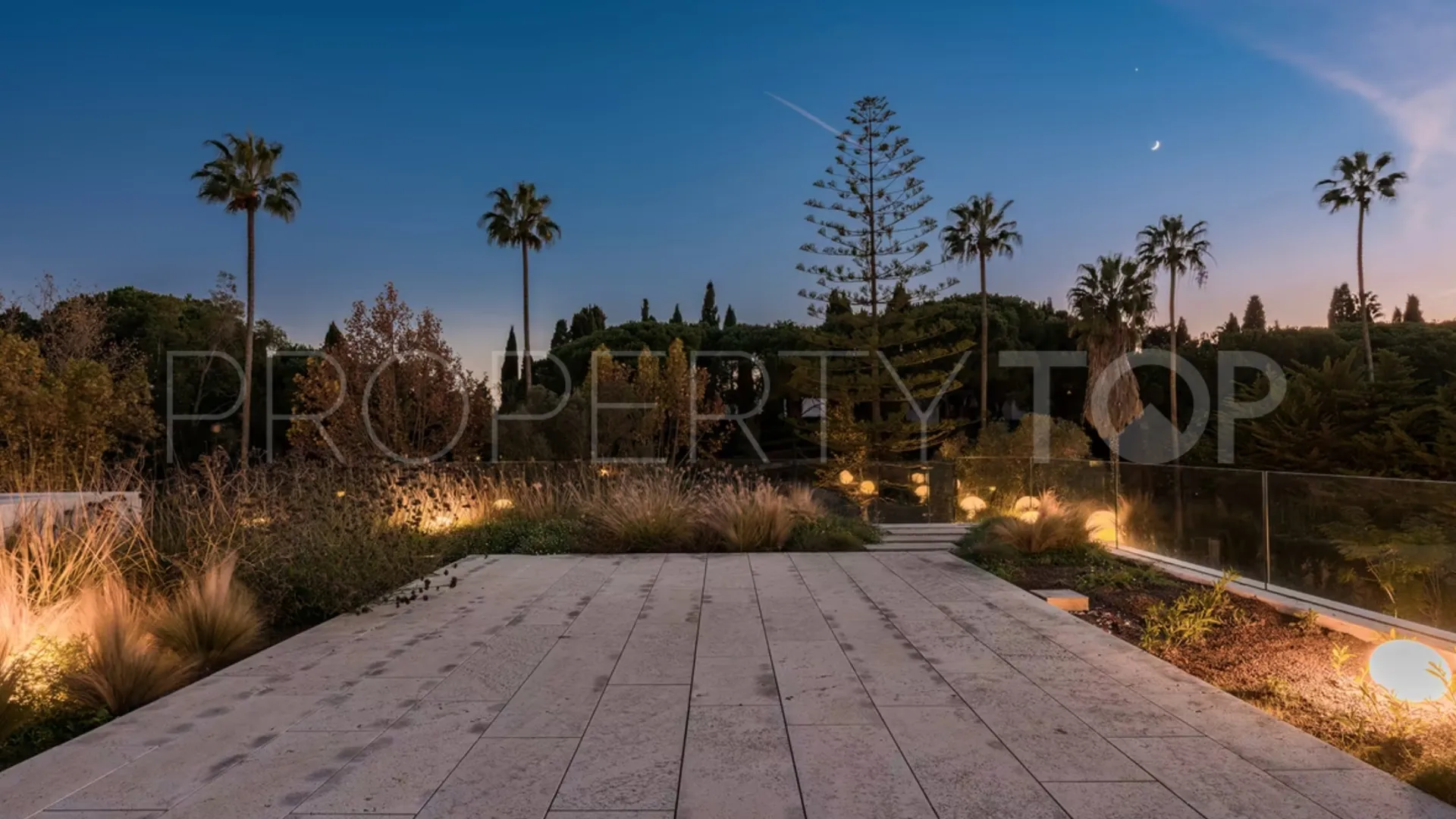 For sale Kings & Queens villa