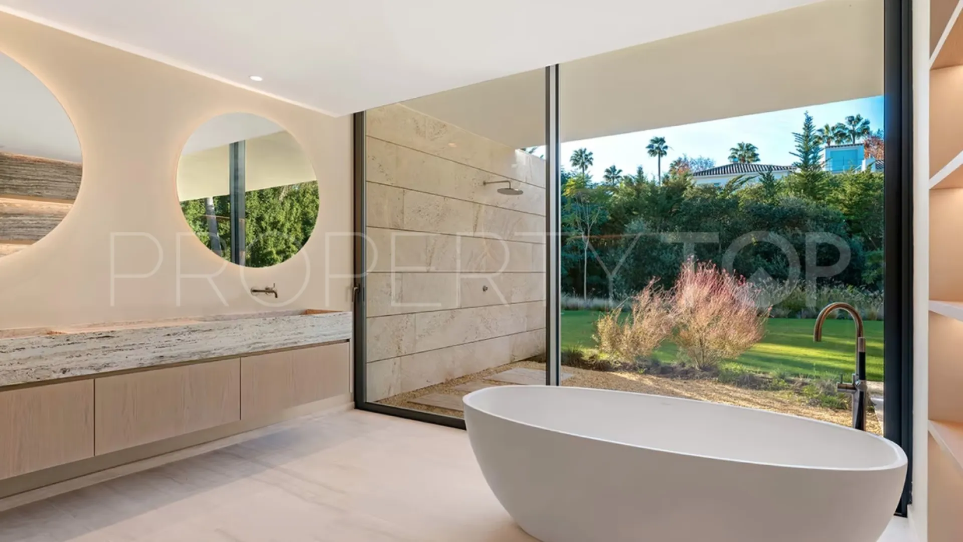 For sale Kings & Queens villa