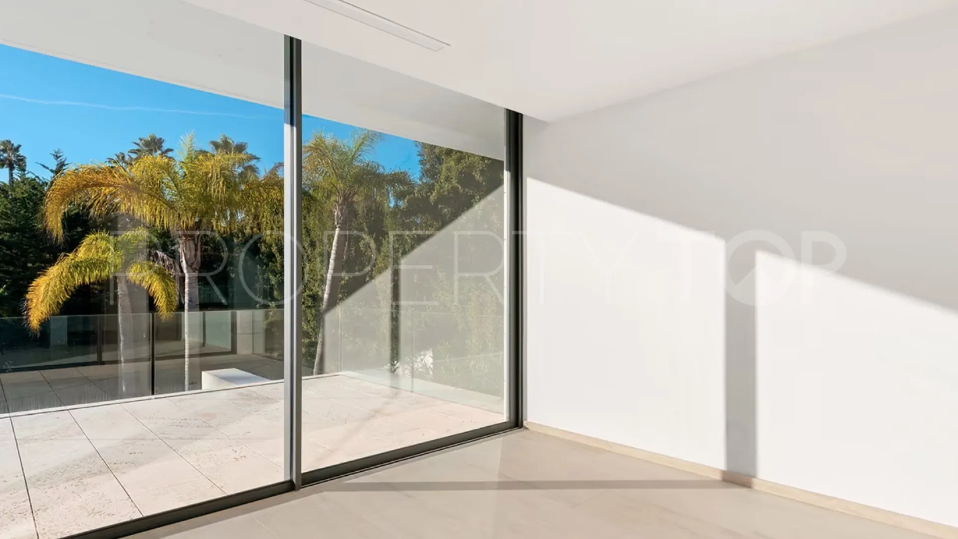 For sale Kings & Queens villa