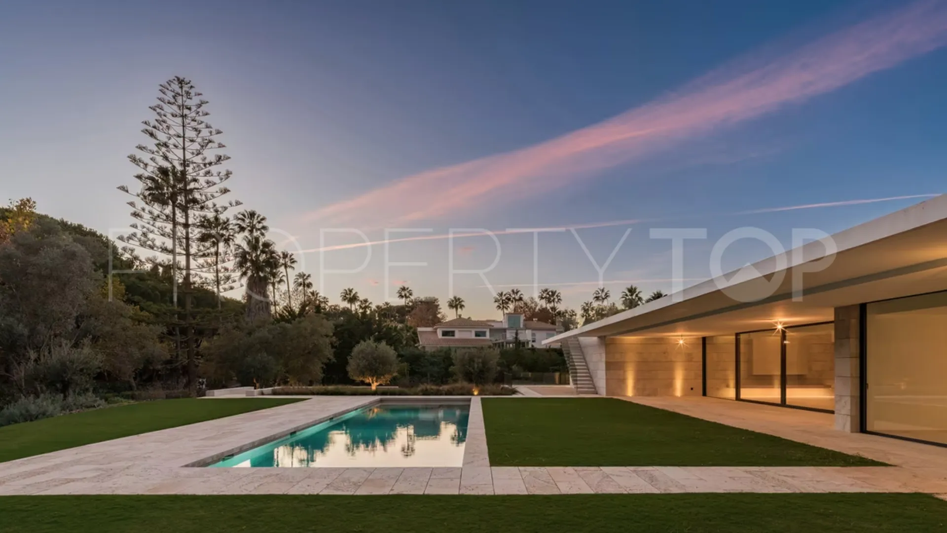 For sale Kings & Queens villa